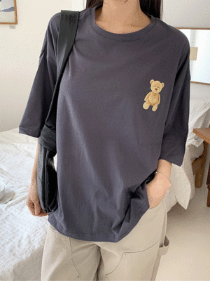 T14550K41-투게님 라운드넥 곰돌이 가슴 프린팅 베이직 티셔츠